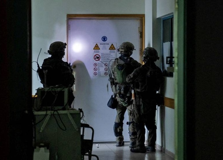 Ciidamada Israel oo gudaha ugu jira Isbitaalka Al-Shifa.jpg